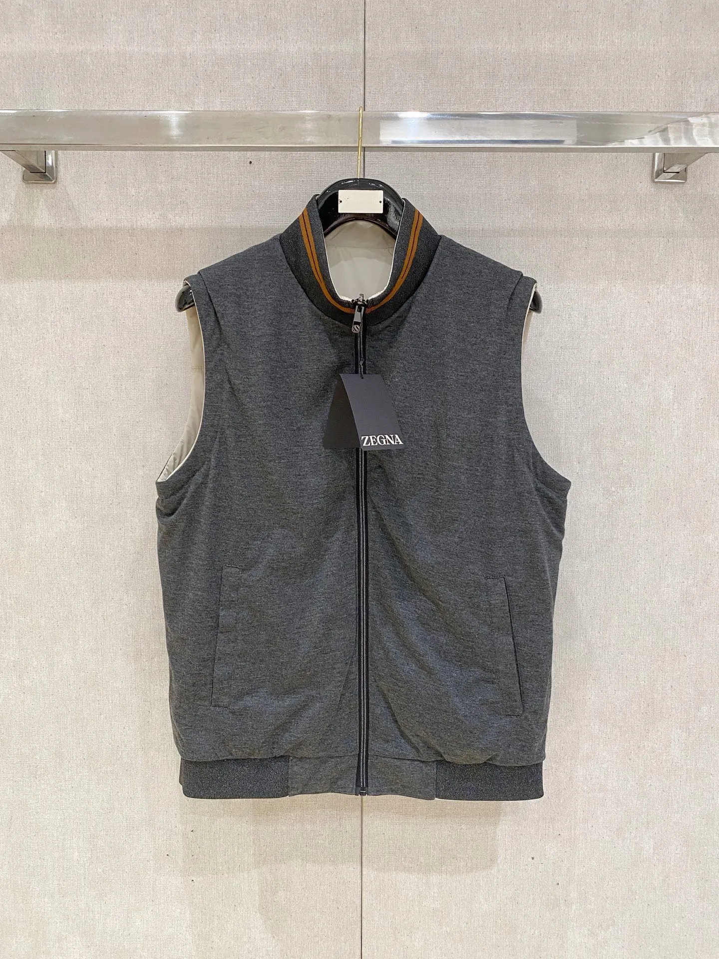 Zegna ： ， ， ， ； ， ， ， ， Classic 。 ： ， ， ， ； ， ； ， ， 。 ： ， ， ； ， ， T 、 、 ； ， ， ， 。 ： 、 、 ， ， Versatile 。 ： Cream White/Khaki/ /Black（ Gray ） Sizes：M-4XL